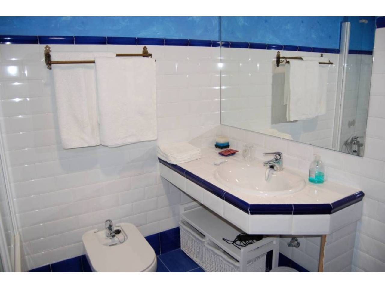 Bathroom of House or chalet for sale in Cardeñajimeno  with Heating, Terrace and Alarm