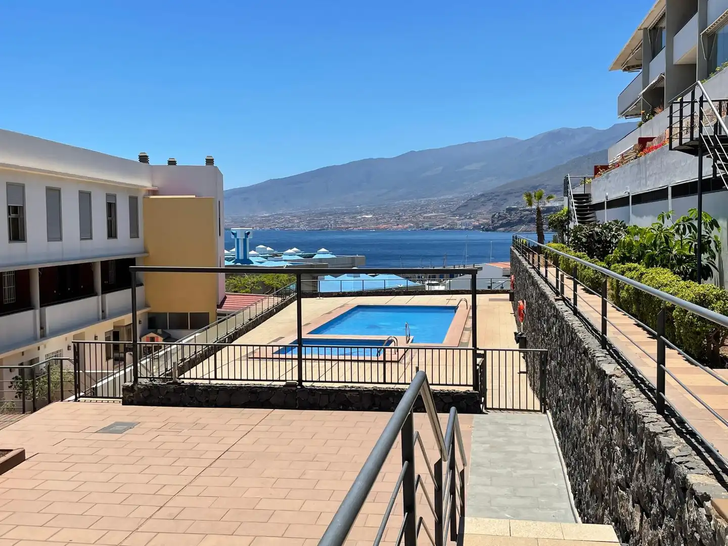 Piscina de Piso en venta en El Rosario con Jardín privado, Terraza y Horno