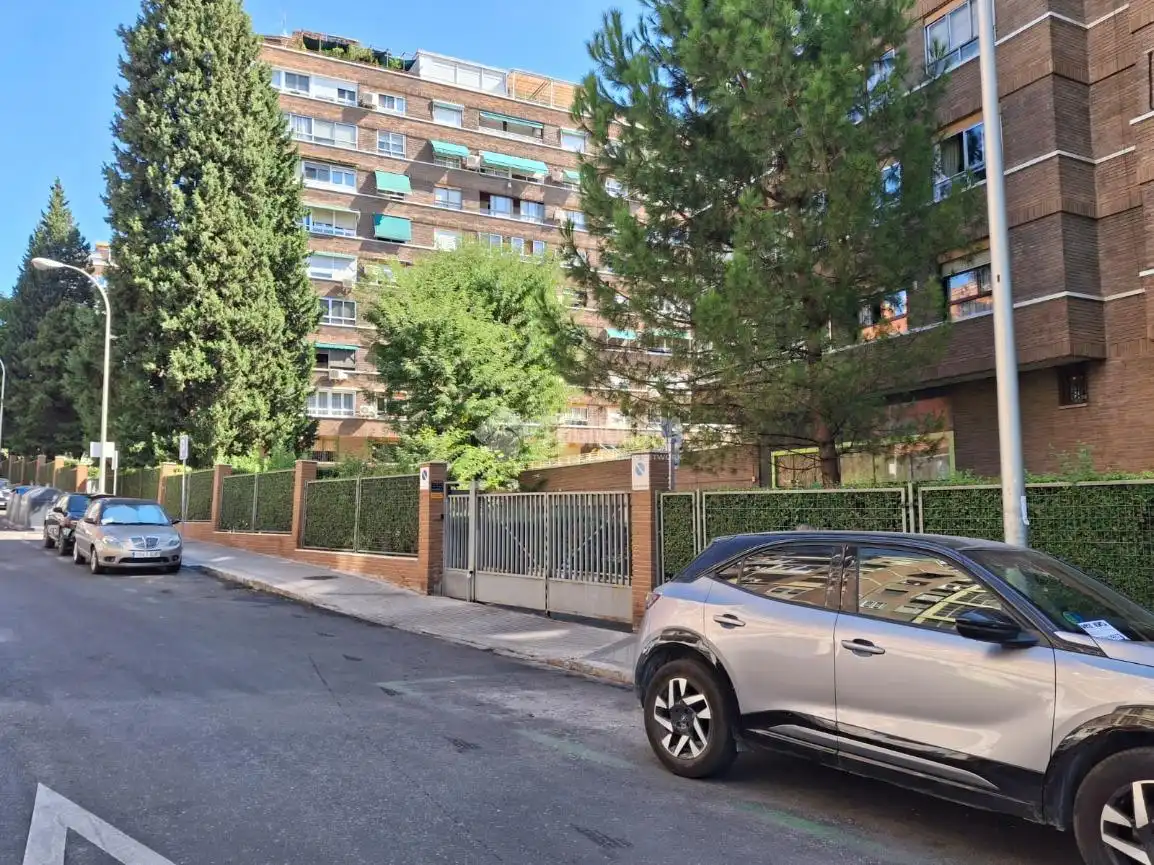 Vista exterior de Traster de lloguer en Madrid amb Alarma