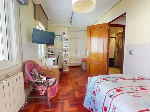 Bedroom of Flat for sale in Vigo   with Heating, Parquet flooring and Storage room