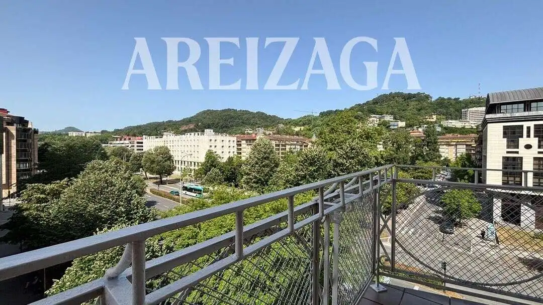 Exterior view of Flat for rent in Donostia - San Sebastián   with Heating, Terrace and Oven