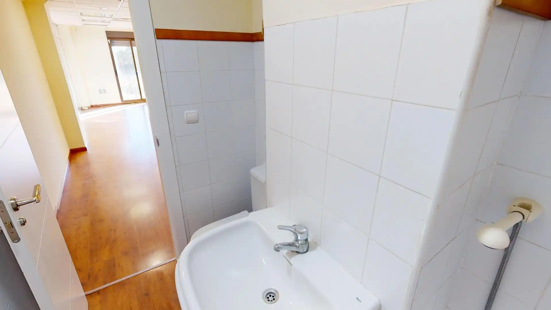 Badezimmer von Büro zur Miete in Valencia mit Klimaanlage