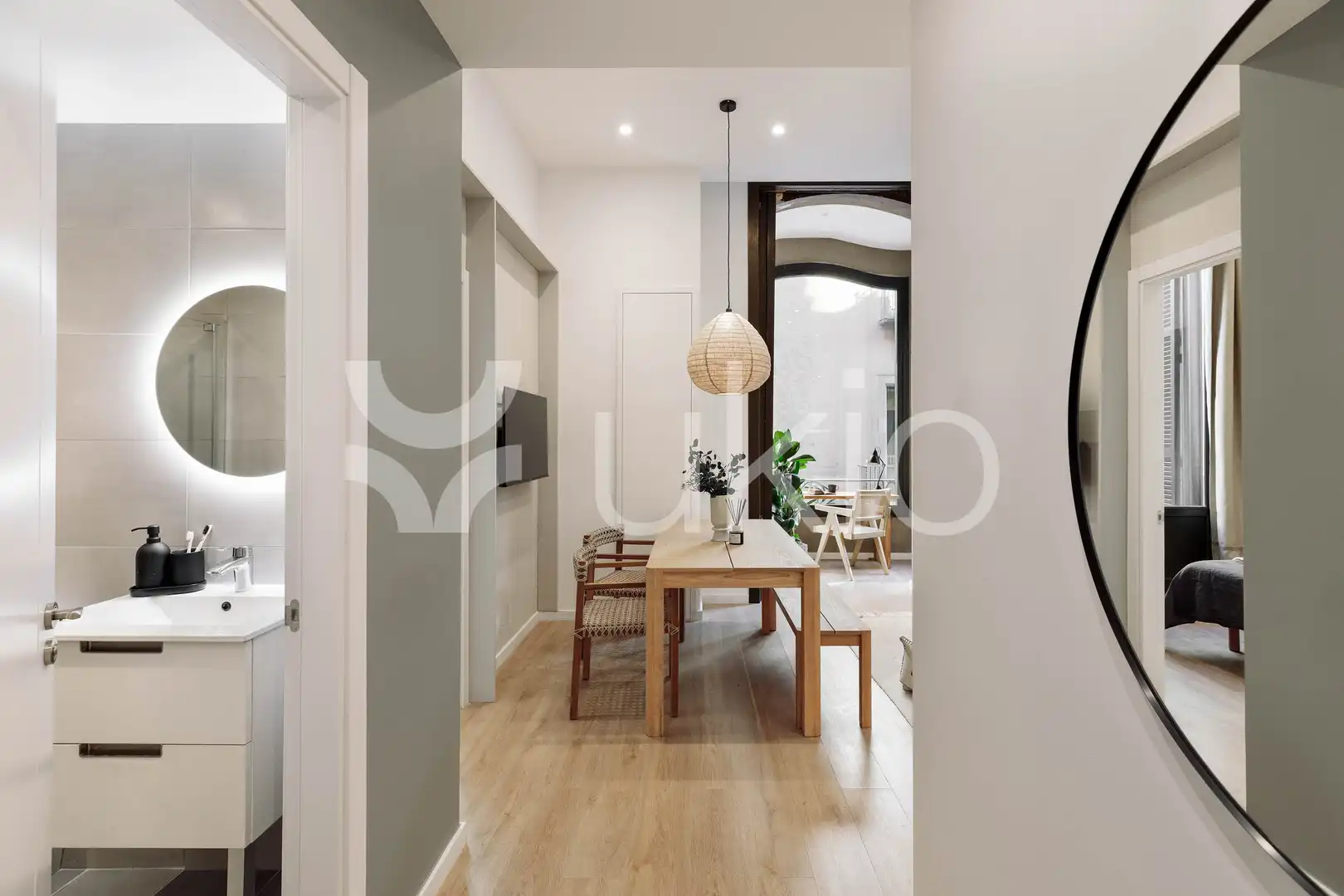 Comedor de Apartamento de alquiler en Barcelona con Aire acondicionado, Calefacción y Amueblado