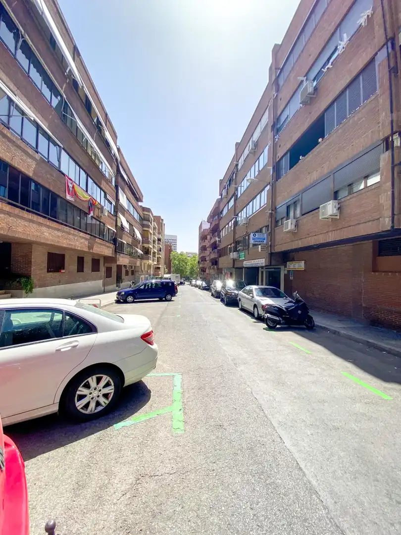 Außenansicht von Wohnung zur Miete in Madrid mit Klimaanlage, Heizung und Parkett