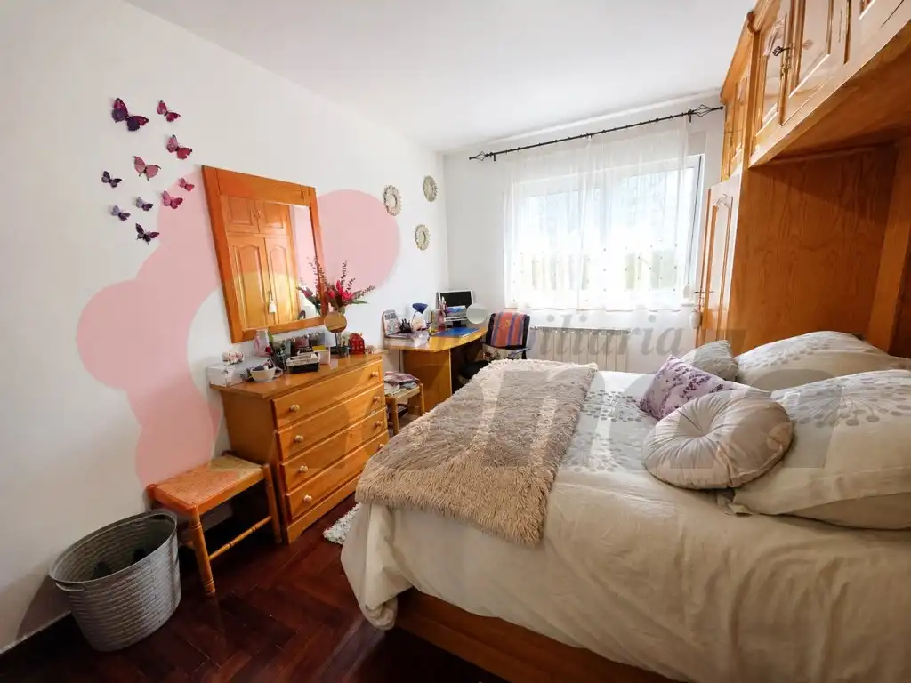 Schlafzimmer von Wohnung zum Verkauf in Lugo mit Möbliert