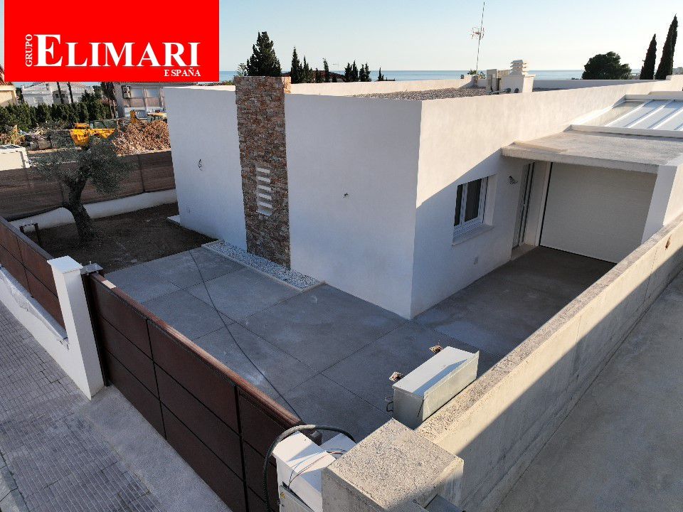 Vista exterior de Casa o xalet en venda en Alcanar amb Aire condicionat, Calefacció i Terrassa