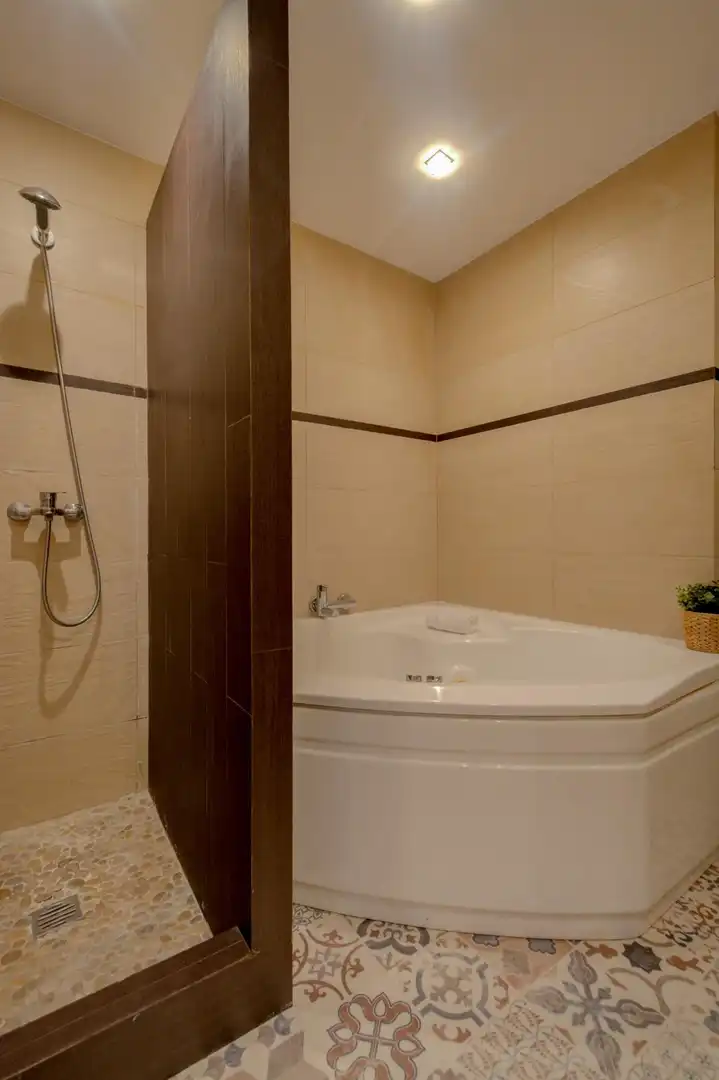 Baño de Piso en venta en Alicante / Alacant con Aire acondicionado, Calefacción y Jacuzzi