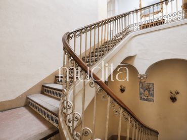 Casa a schiera con balcone in vendita a Centre