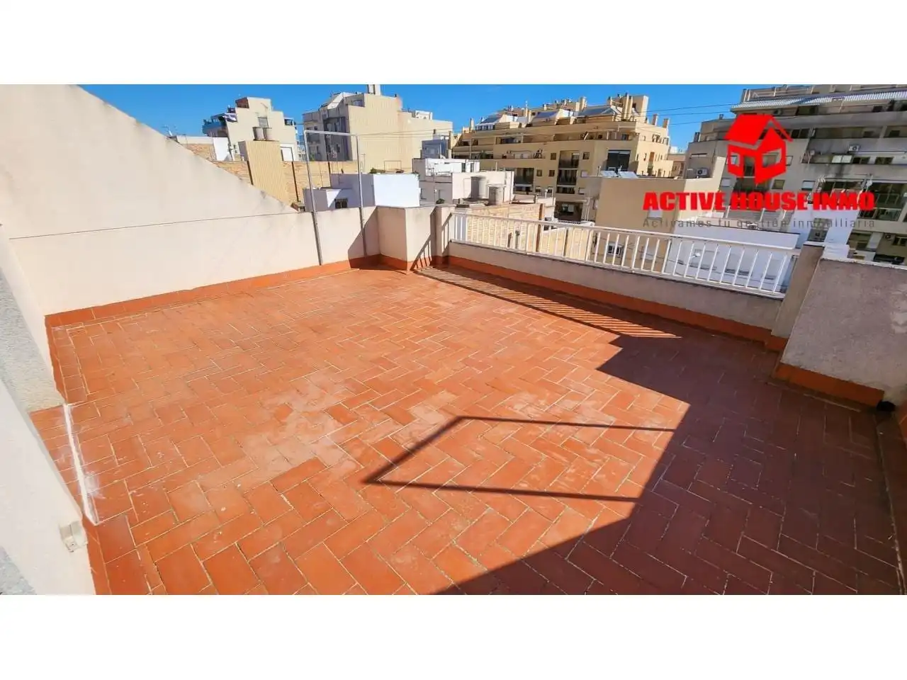 Terrasse von Einfamilien-Reihenhaus zum Verkauf in La Ràpita mit Klimaanlage, Terrasse und Abstellraum