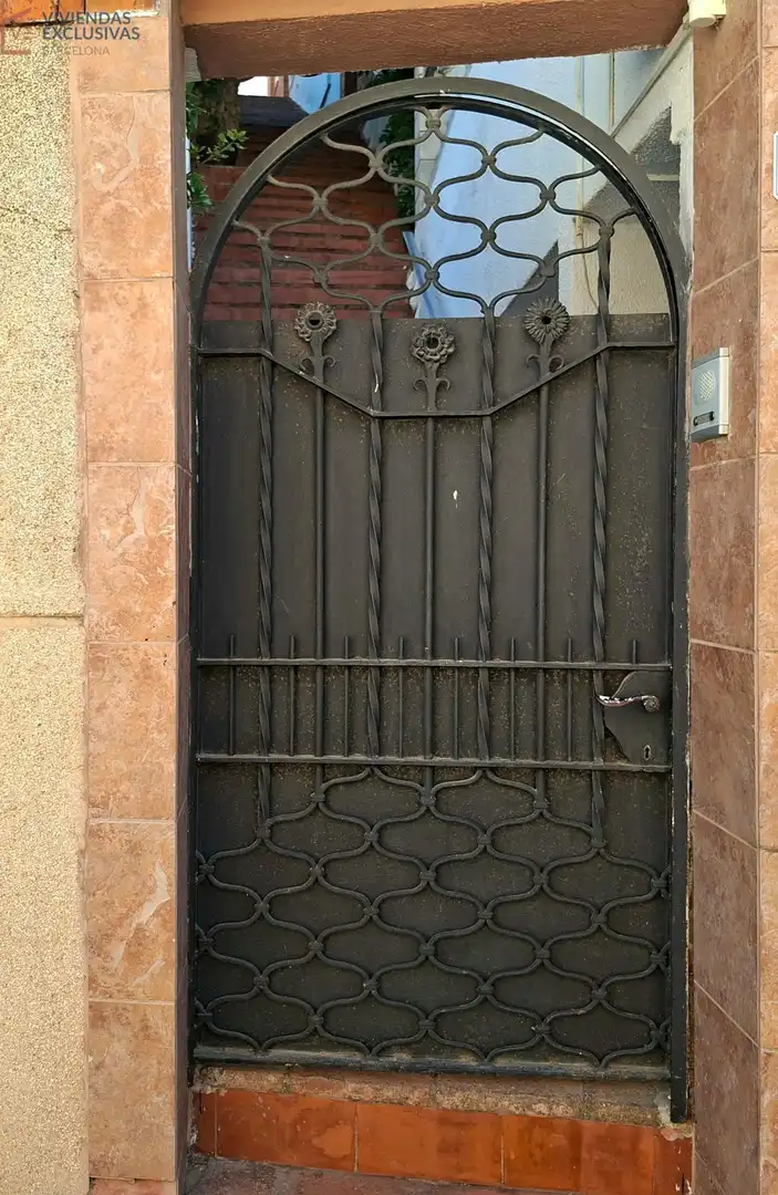 Vista exterior de Casa o chalet en venta en Sant Just Desvern con Aire acondicionado, Calefacción y Parquet