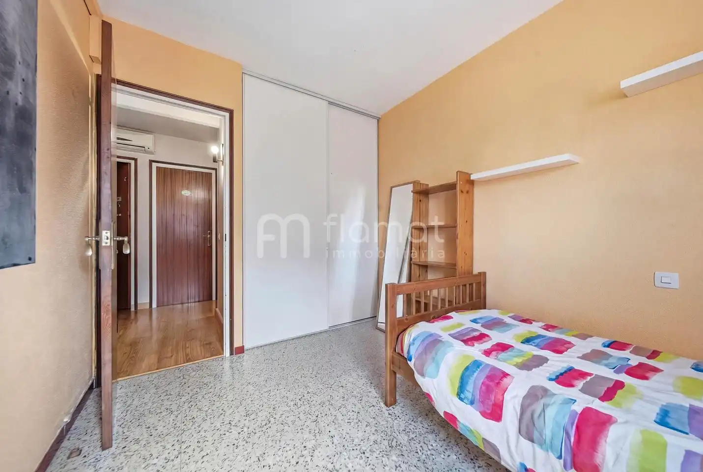 Bedroom of Flat for sale in Figueres