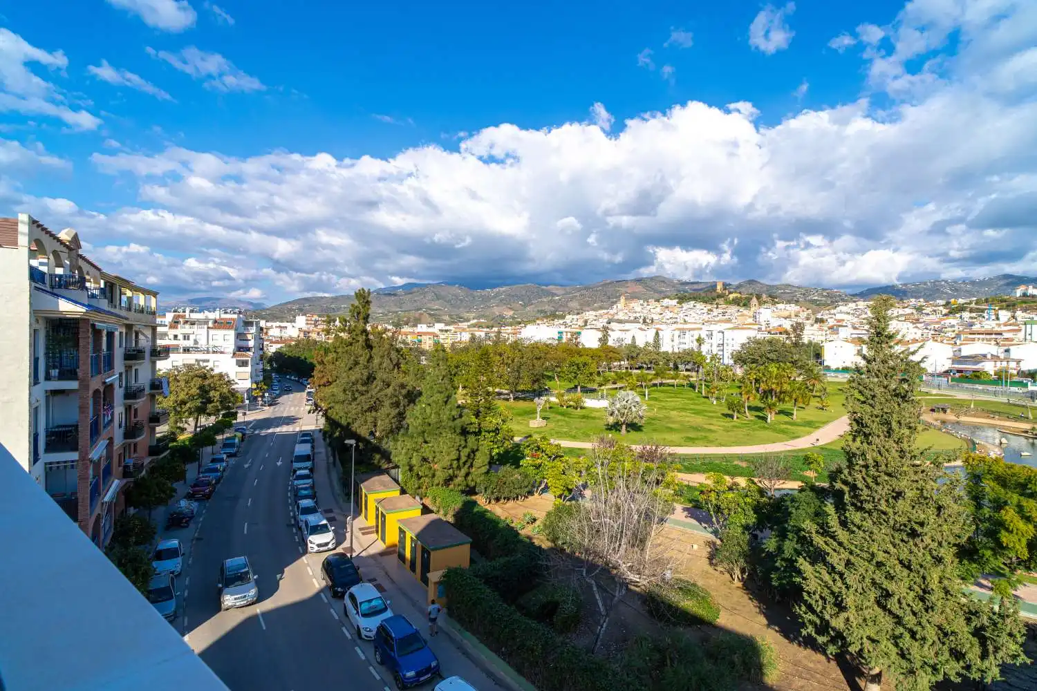 Außenansicht von Wohnungen zum Verkauf in Vélez-Málaga mit Klimaanlage