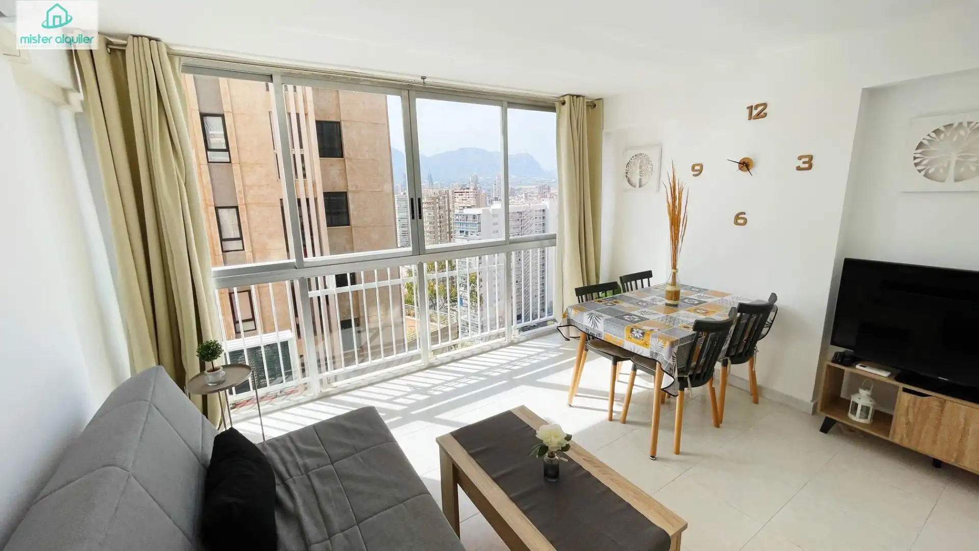 Vista exterior de Apartamento de alquiler en Benidorm con Aire acondicionado, Calefacción y Amueblado