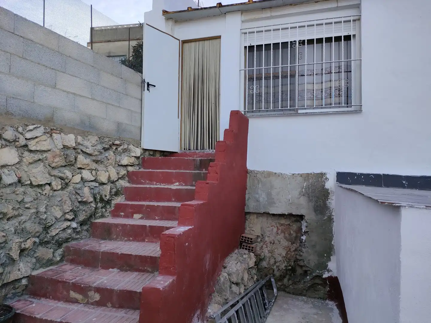Vista exterior de Casa adosada en venda en Alzira amb Terrassa, Traster i Moblat
