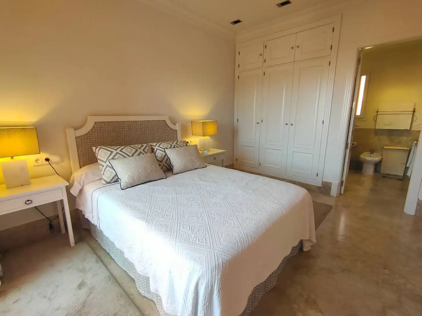 Dormitori de Casa adosada de lloguer en Marbella amb Terrassa