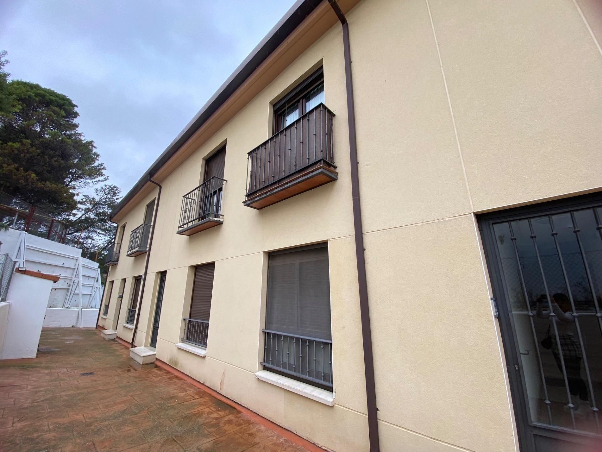 Vista exterior de Apartament en venda en Corpa amb Calefacció i Jardí privat