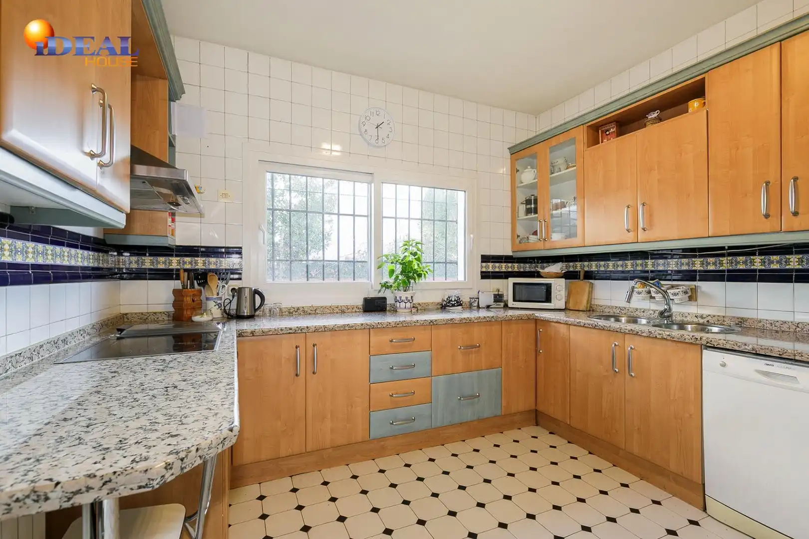 Kitchen of Houses for sale in Granada