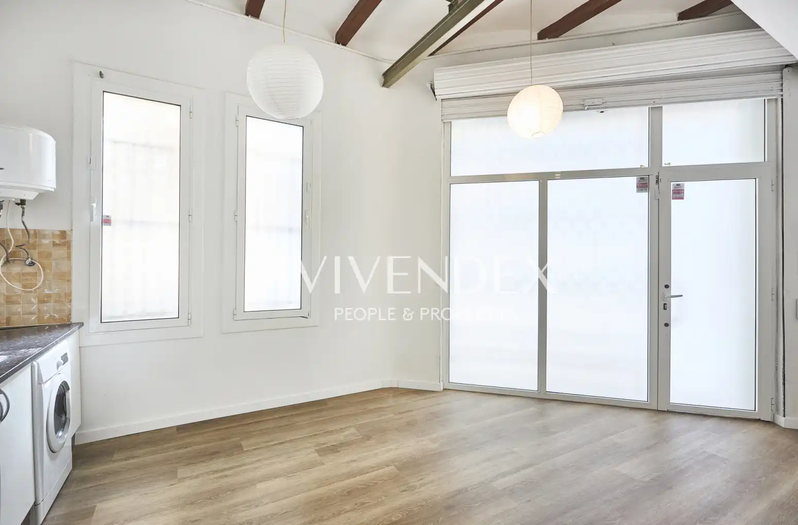Außenansicht von Wohnung zum Verkauf in L'Hospitalet de Llobregat mit Parkett