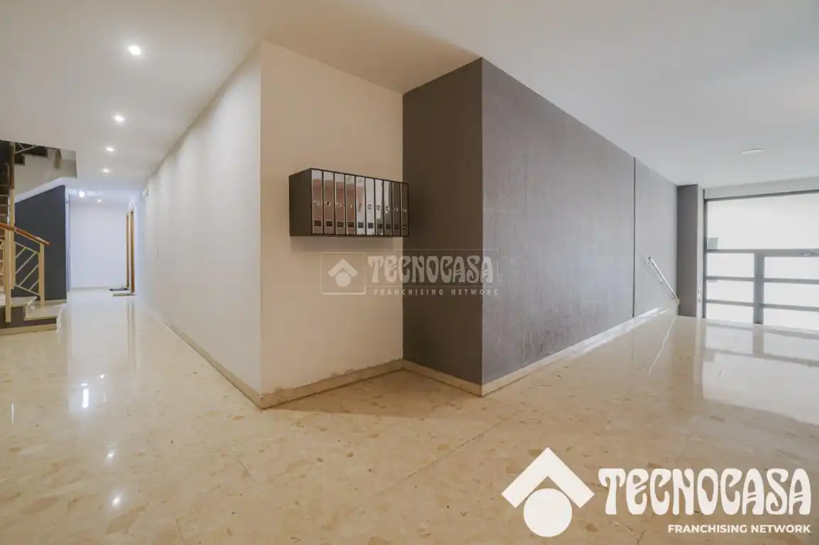 Piso en venta en Santa Coloma de Gramenet con Calefacción y Terraza