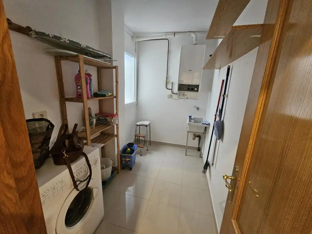 Piso en venta en Boiro con Calefacción, Parquet y Trastero