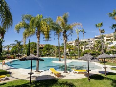 Pis amb piscina en venda a Bahía de Marbella