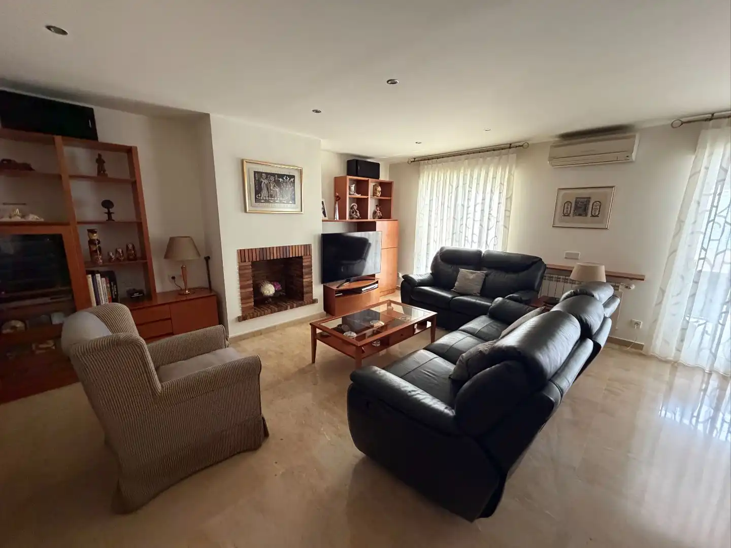 Sala d'estar de Casa o xalet en venda en Montserrat - Parque Empresarial