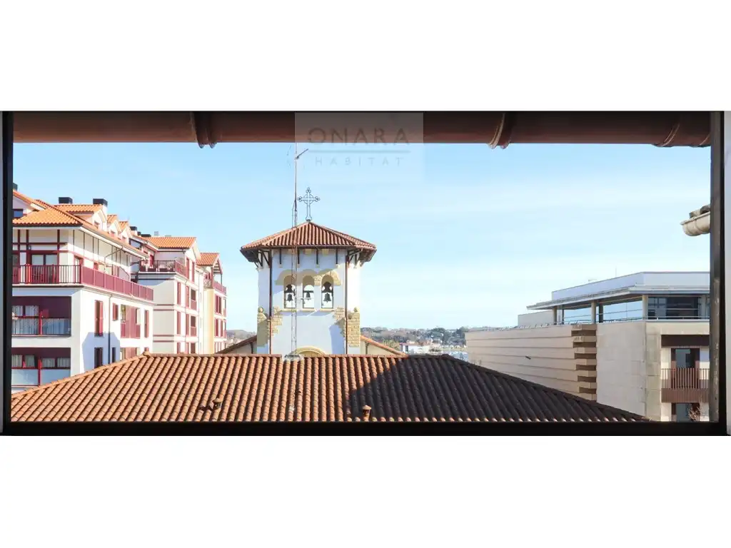 Vista exterior de Edifici en venda en Hondarribia