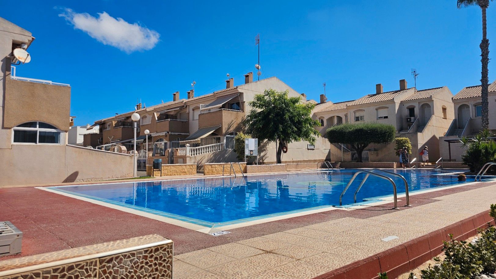 Swimming pool of Flat for sale in Torrevieja  with Air Conditioner, Heating and Private garden