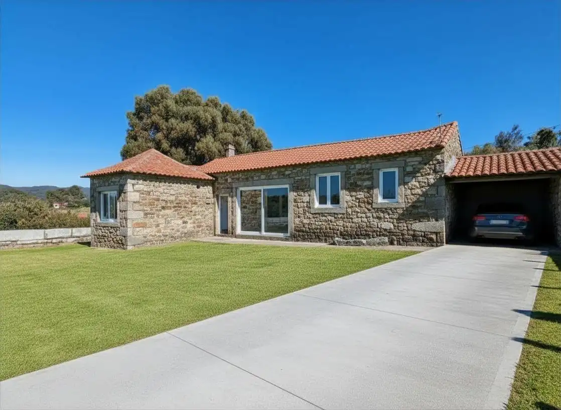 Vista exterior de Casa o xalet en venda en Vilagarcía de Arousa amb Jardí privat
