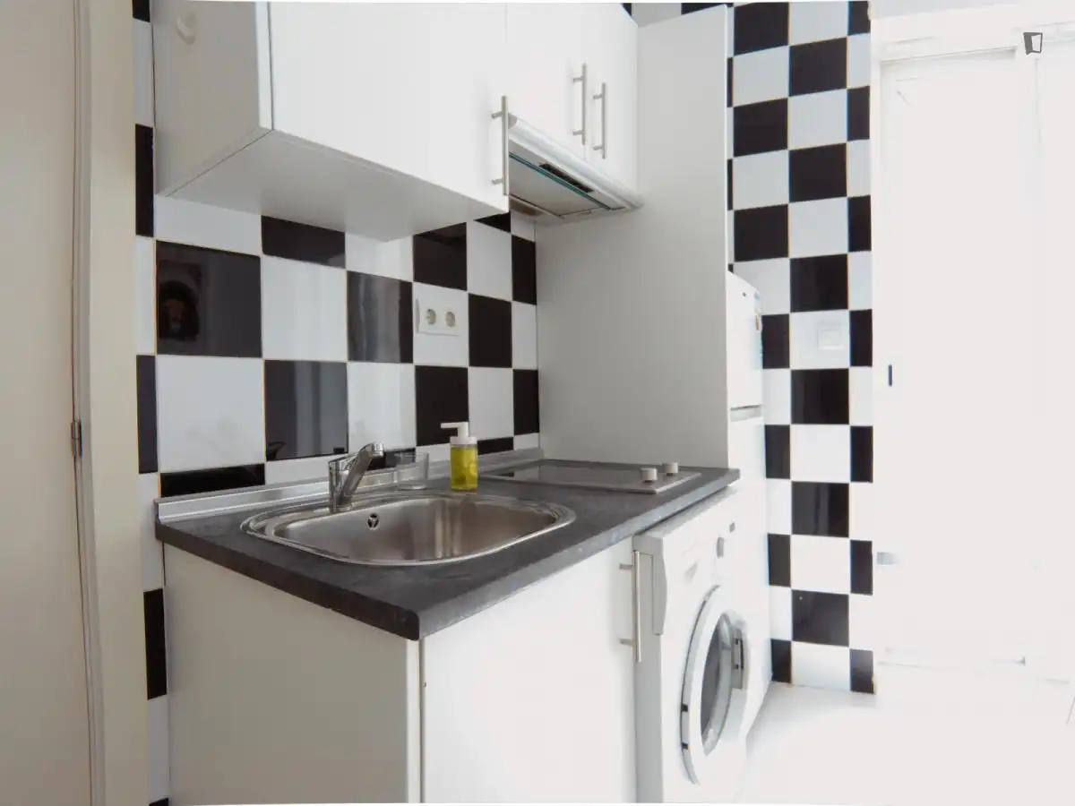 Study for rent in Puerta del Ángel