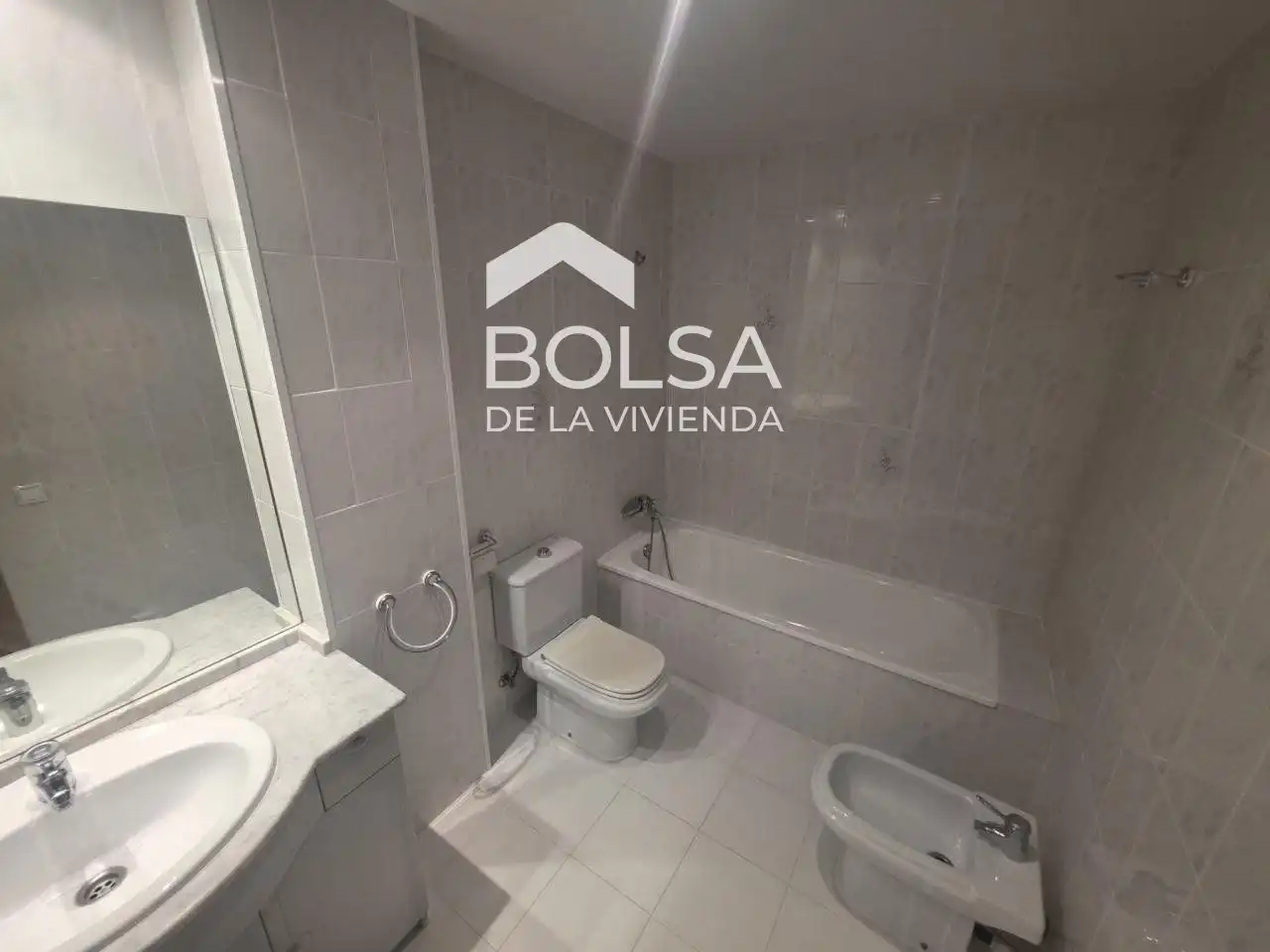 Bany de Pis en venda en Manresa amb Aire condicionat, Calefacció i Terrassa
