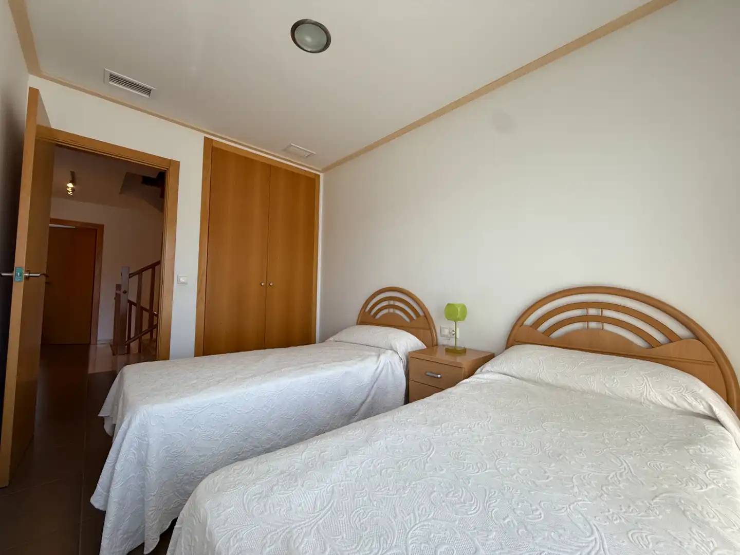 Schlafzimmer von Einfamilien-Reihenhaus zum Verkauf in La Pobla del Duc mit Klimaanlage, Heizung und Terrasse