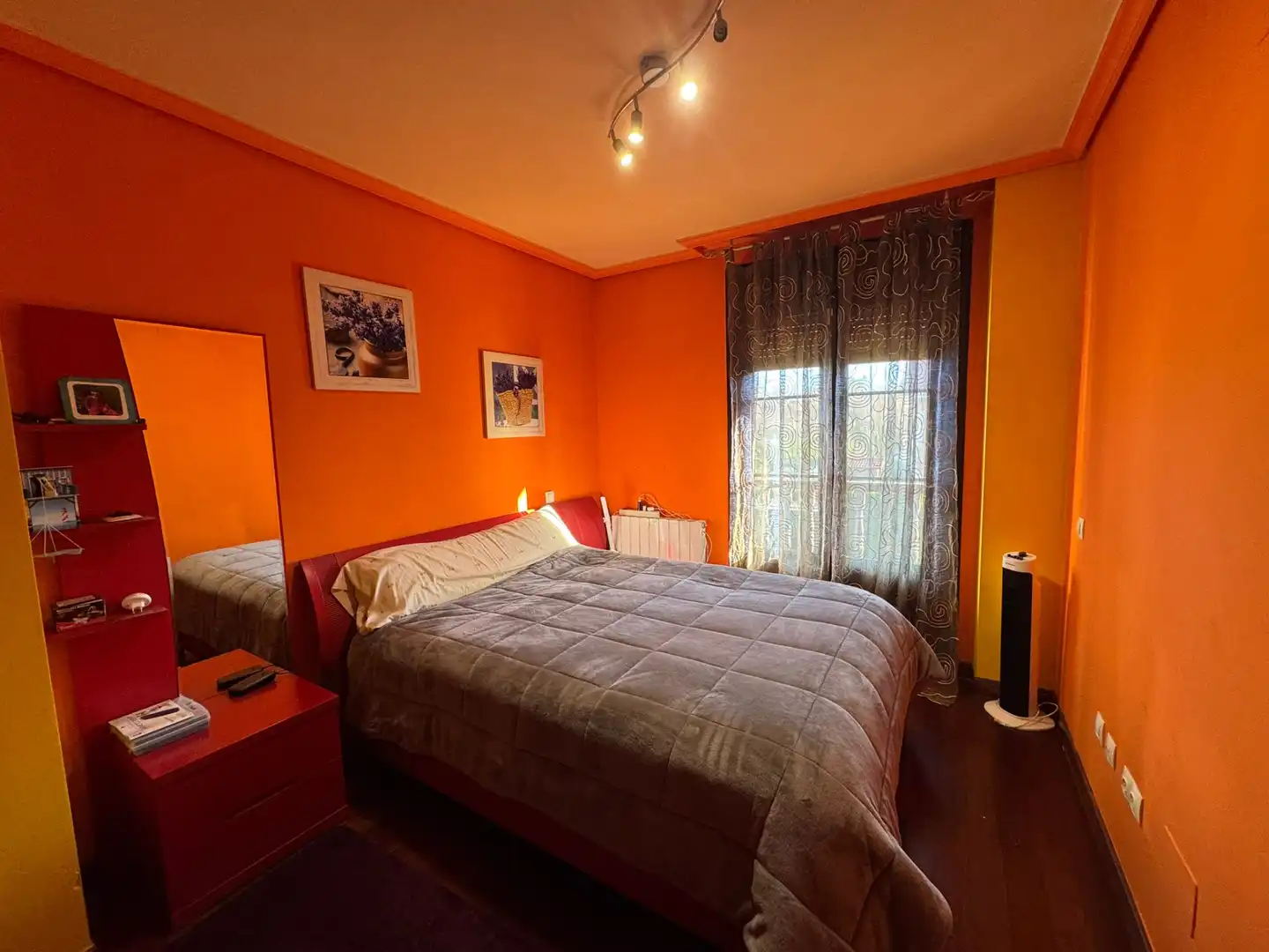 Schlafzimmer von Einfamilien-Reihenhaus zum Verkauf in Polanco mit Heizung, Privatgarten und Terrasse