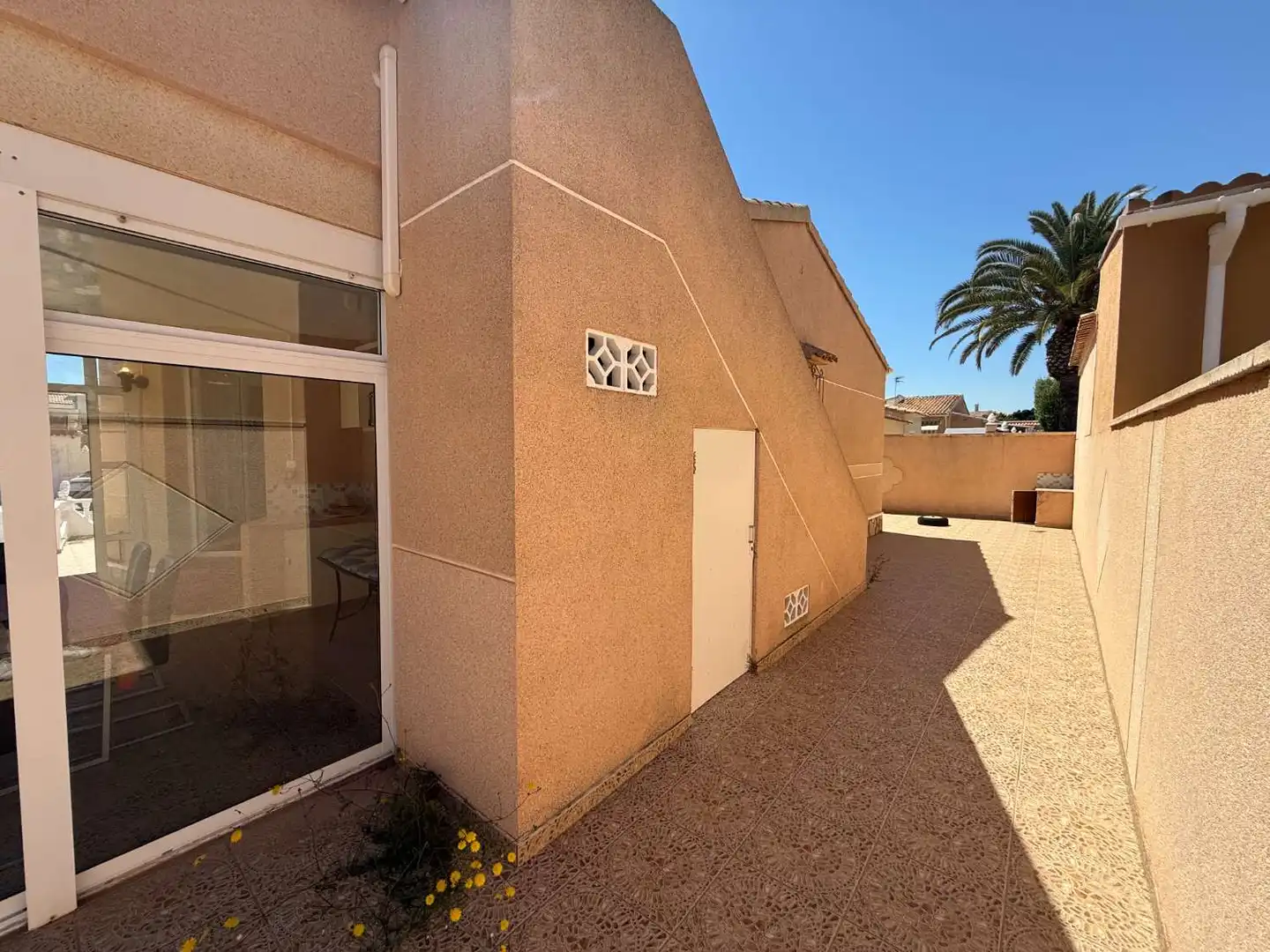 Vista exterior de Casa o xalet en venda en Orihuela amb Aire condicionat, Calefacció i Moblat