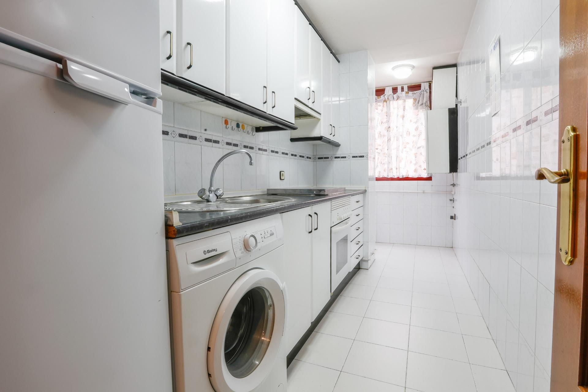 Cocina de Piso en venta en Valdemoro con Calefacción, Terraza y Amueblado