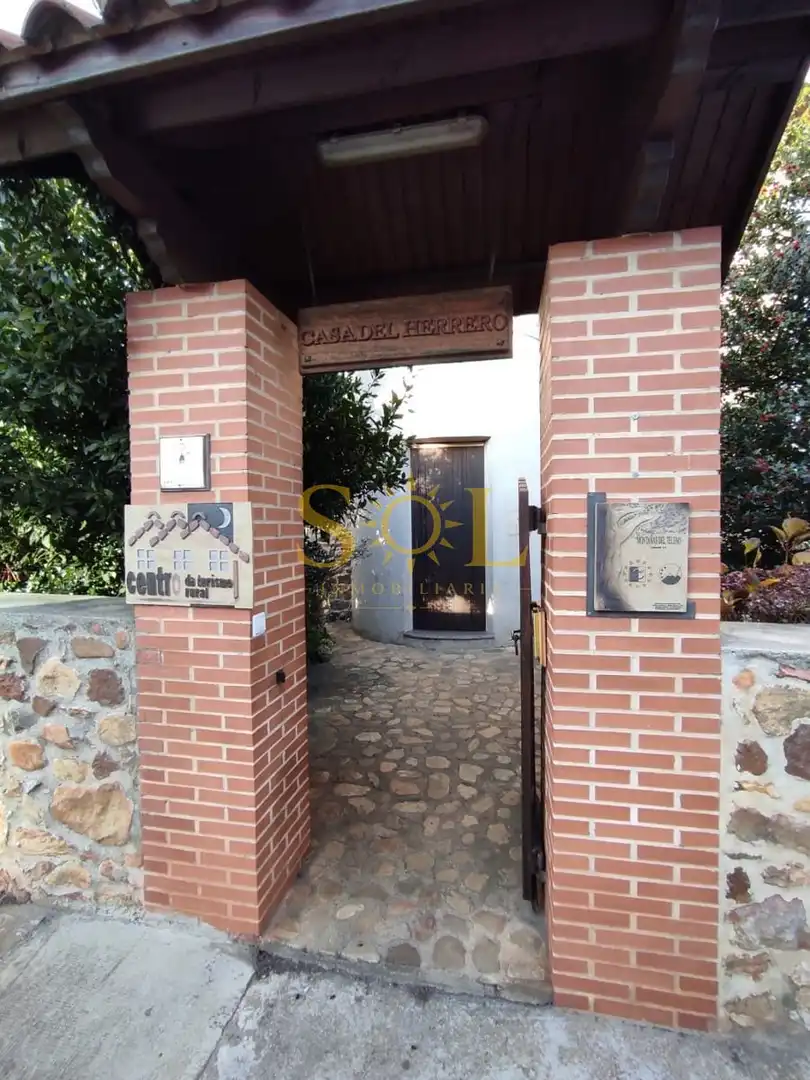 Gebäude zum Verkauf in Luyego