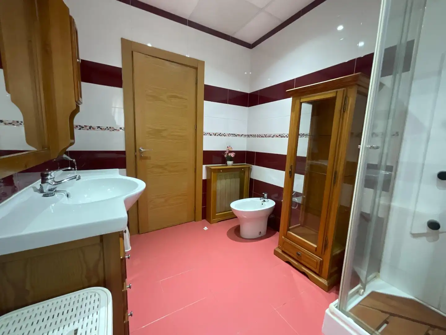 Badezimmer von Einfamilien-Reihenhaus zum Verkauf in Villaluenga de la Sagra mit Klimaanlage und Heizung