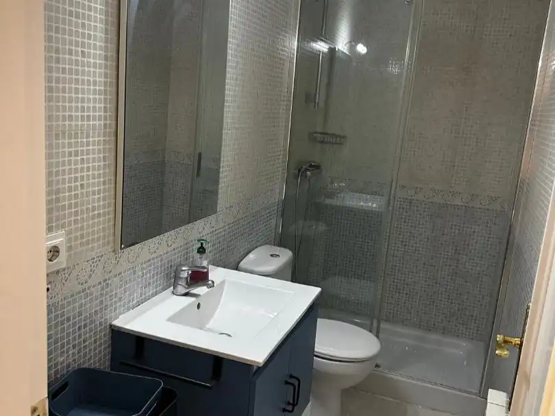 Bathroom of Flat for rent in Granada  with Air Conditioner, Heating and Terrace