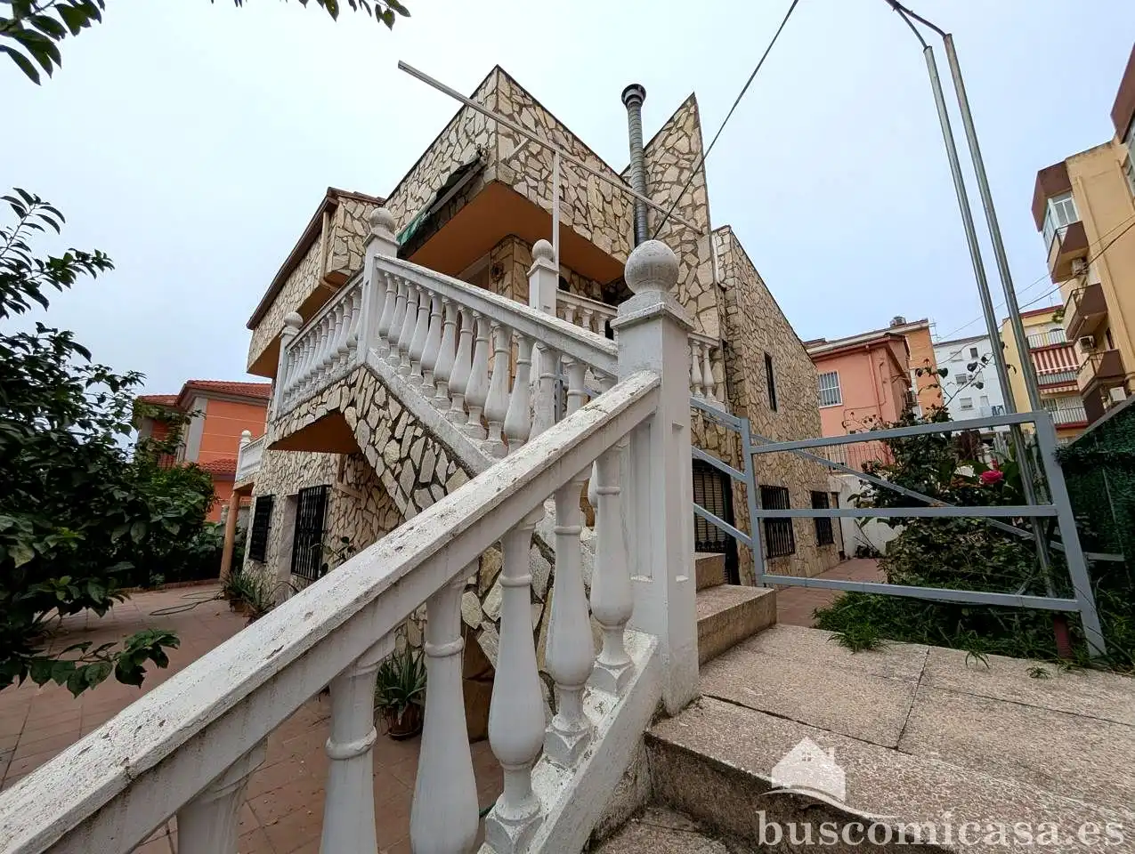 Vista exterior de Casa o xalet en venda en Linares amb Aire condicionat, Calefacció i Jardí privat