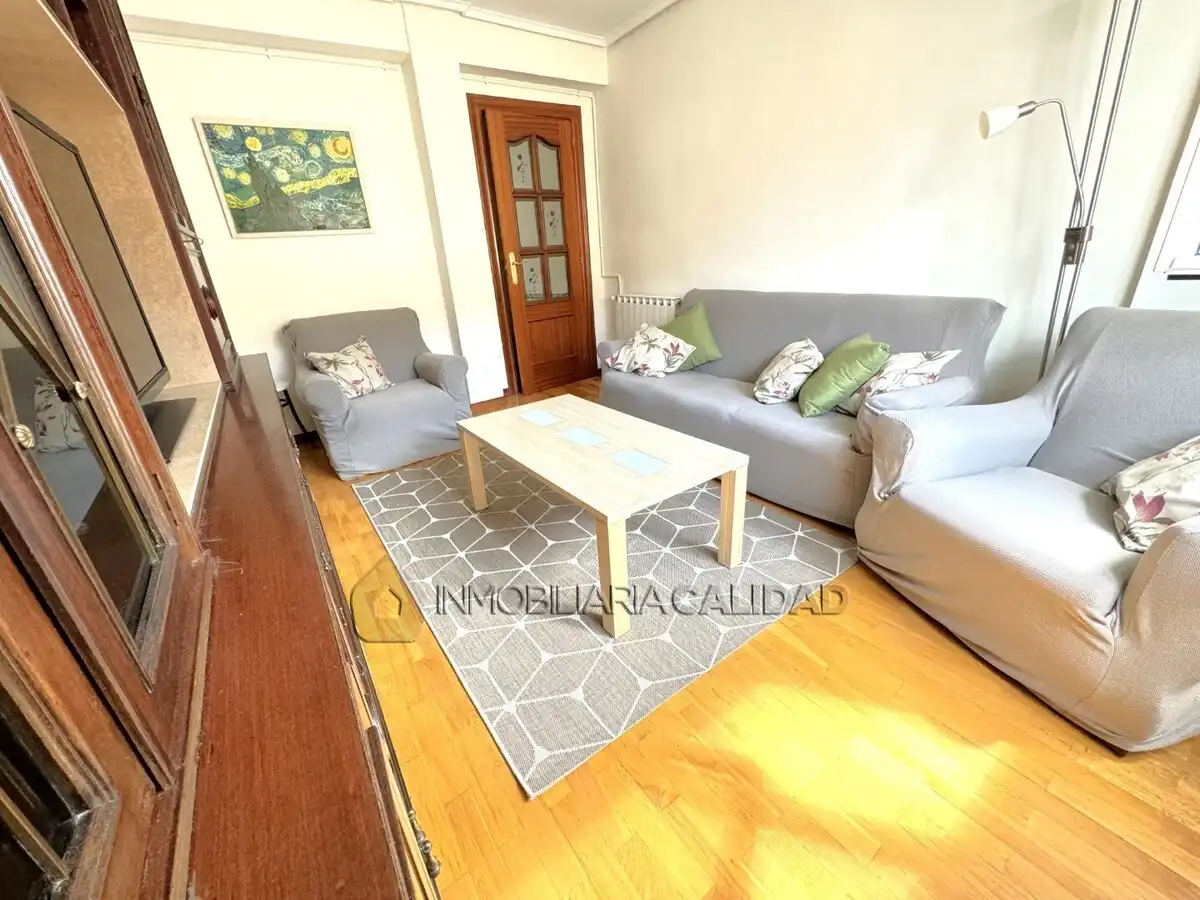 Vista exterior de Piso de alquiler en Burgos con Calefacción y Amueblado