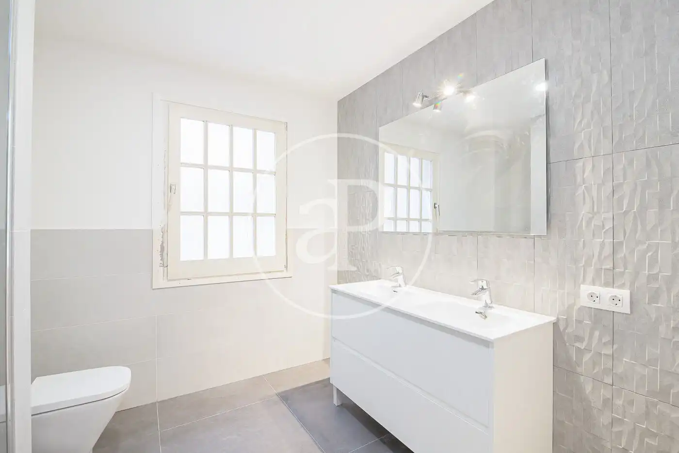 Baño de Piso de alquiler en Barcelona con Aire acondicionado, Calefacción y Terraza