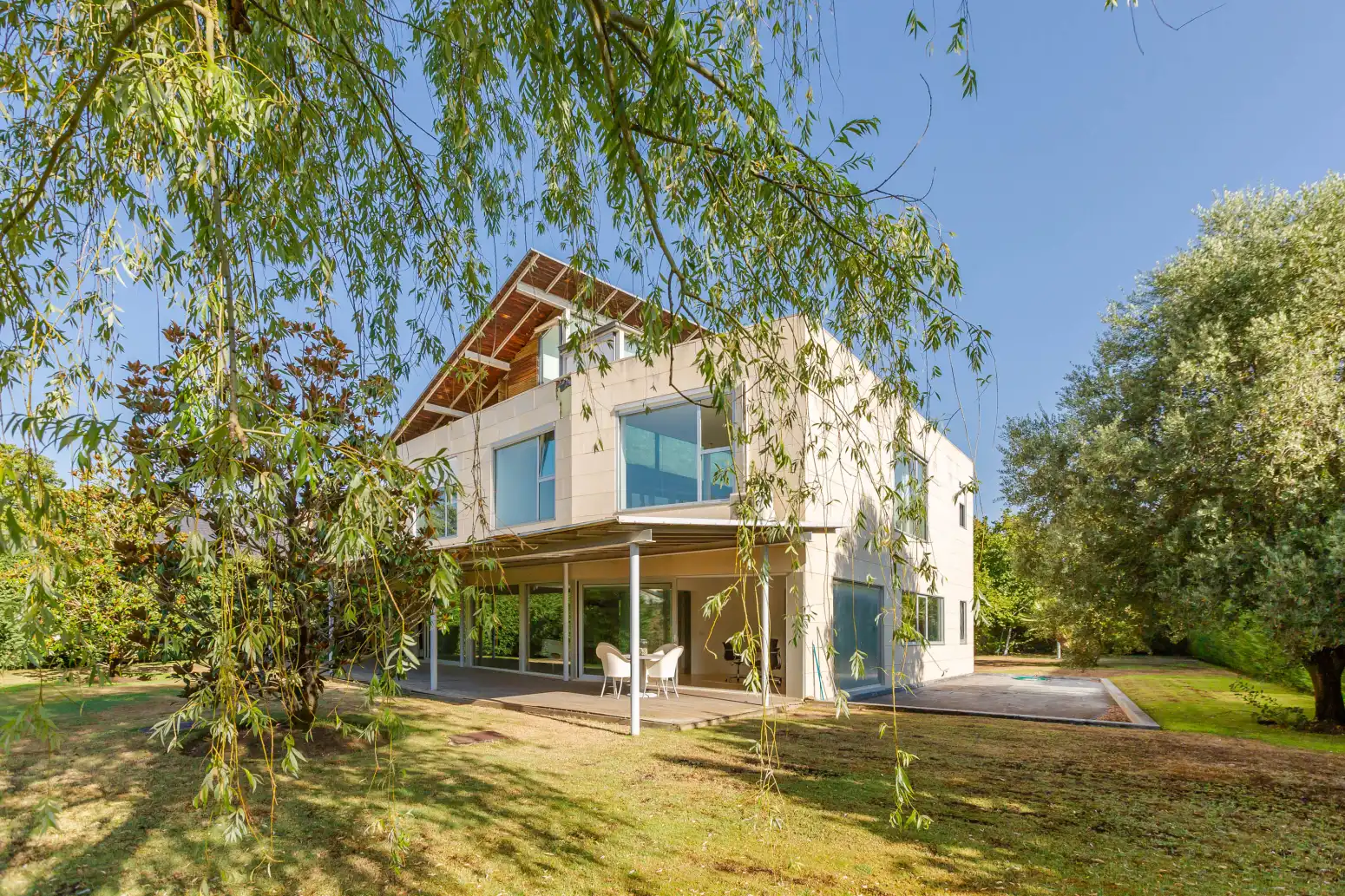 Außenansicht von Haus oder Chalet zur Miete in Valle de Egüés / Eguesibar mit Klimaanlage, Heizung und Privatgarten