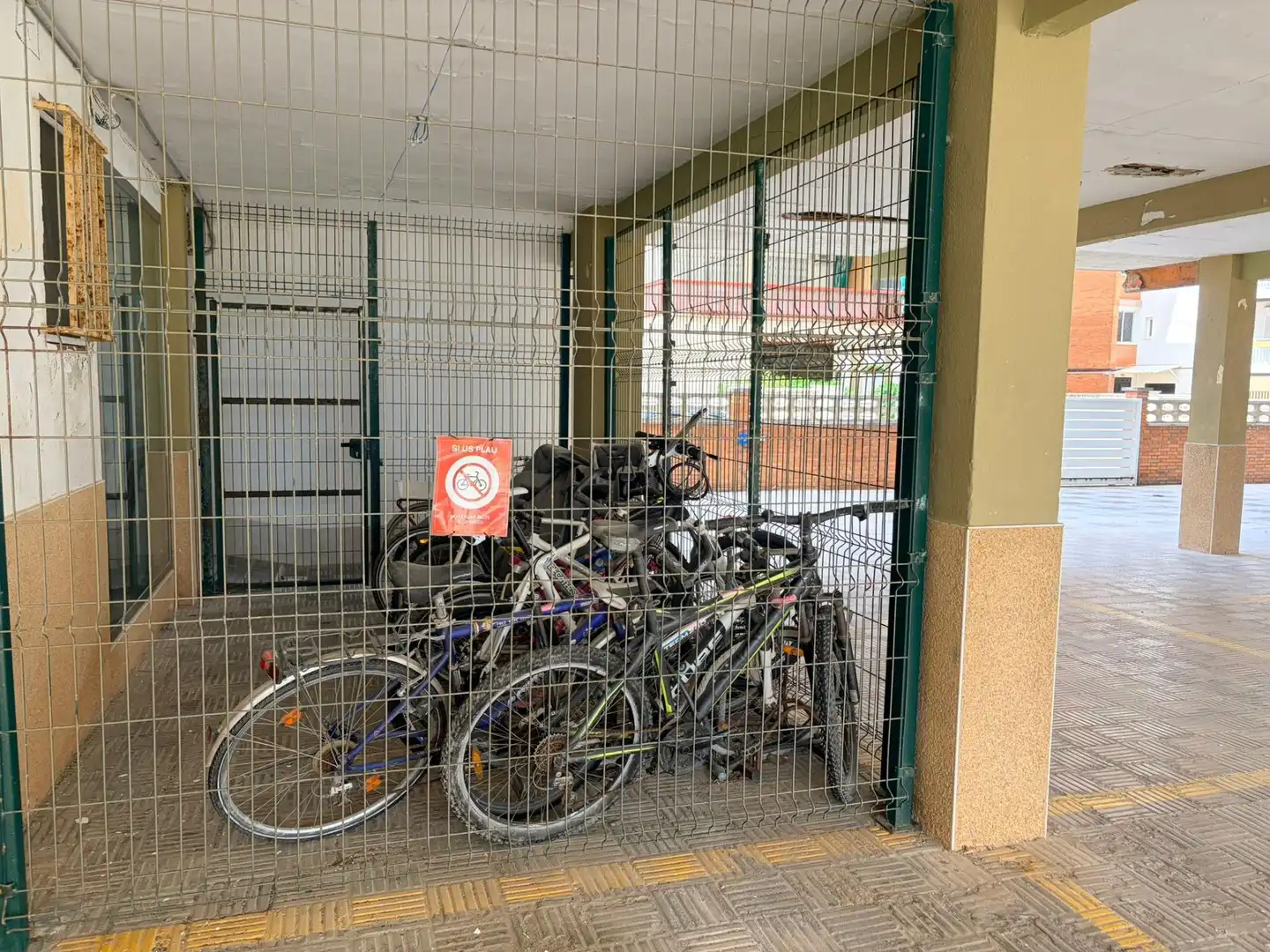 Parking de Piso en venta en Cunit con Terraza, Amueblado y Piscina comunitaria
