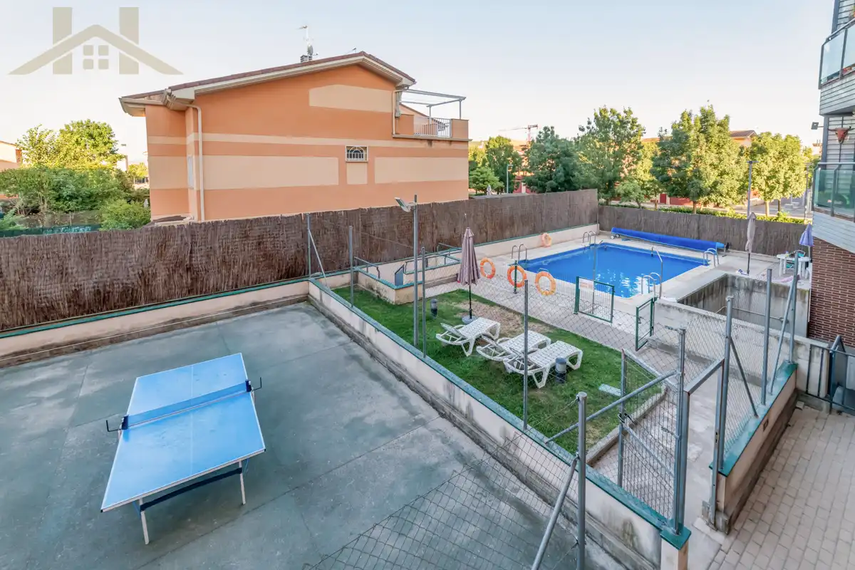 Swimming pool of Flat for sale in Torrejón de Ardoz  with Air Conditioner, Heating and Furnished