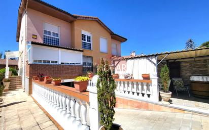 Jardí de Casa adosada en venda en Ávila Capital amb Terrassa