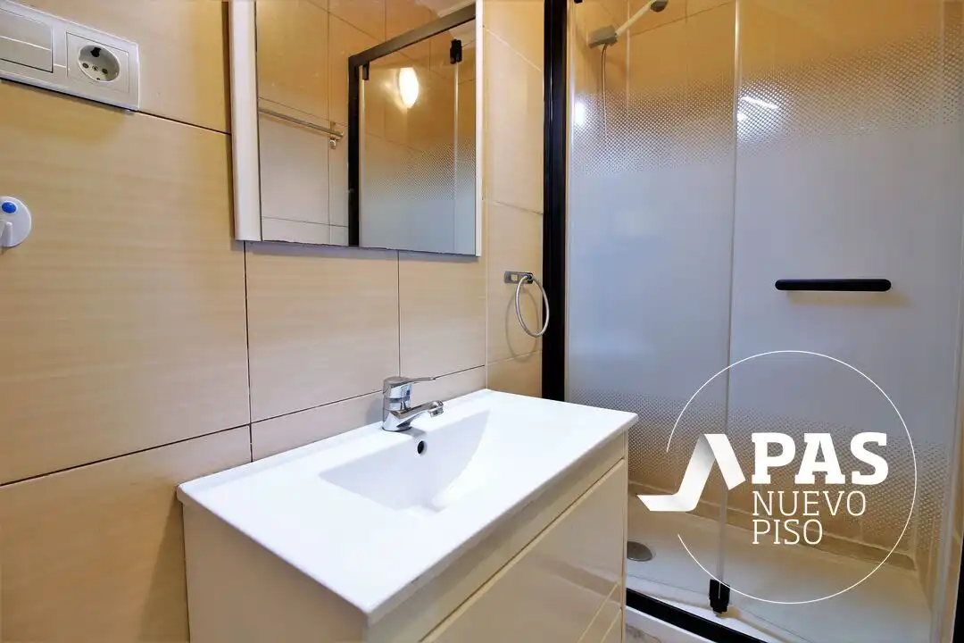 Bathroom of Flat for sale in Santander  with Heating and Furnished