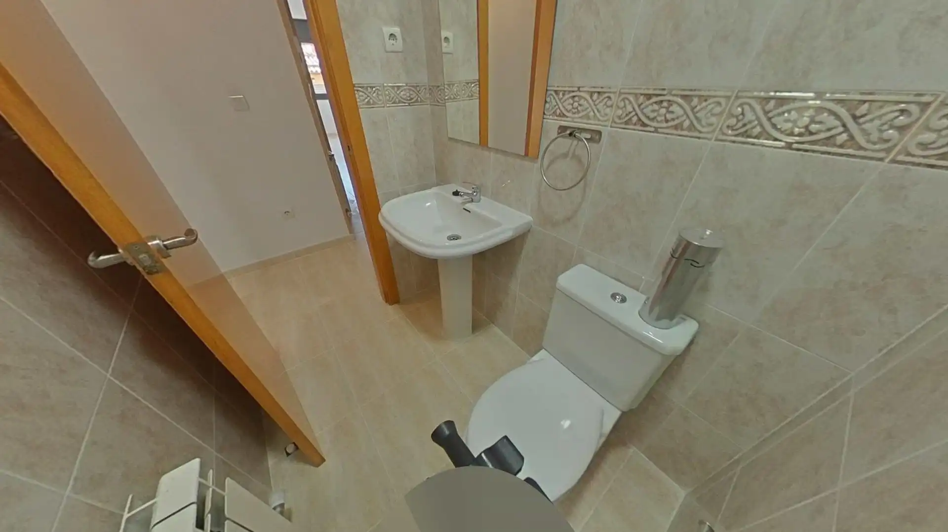 Baño de Piso en venta en Ripollet con Calefacción y Terraza