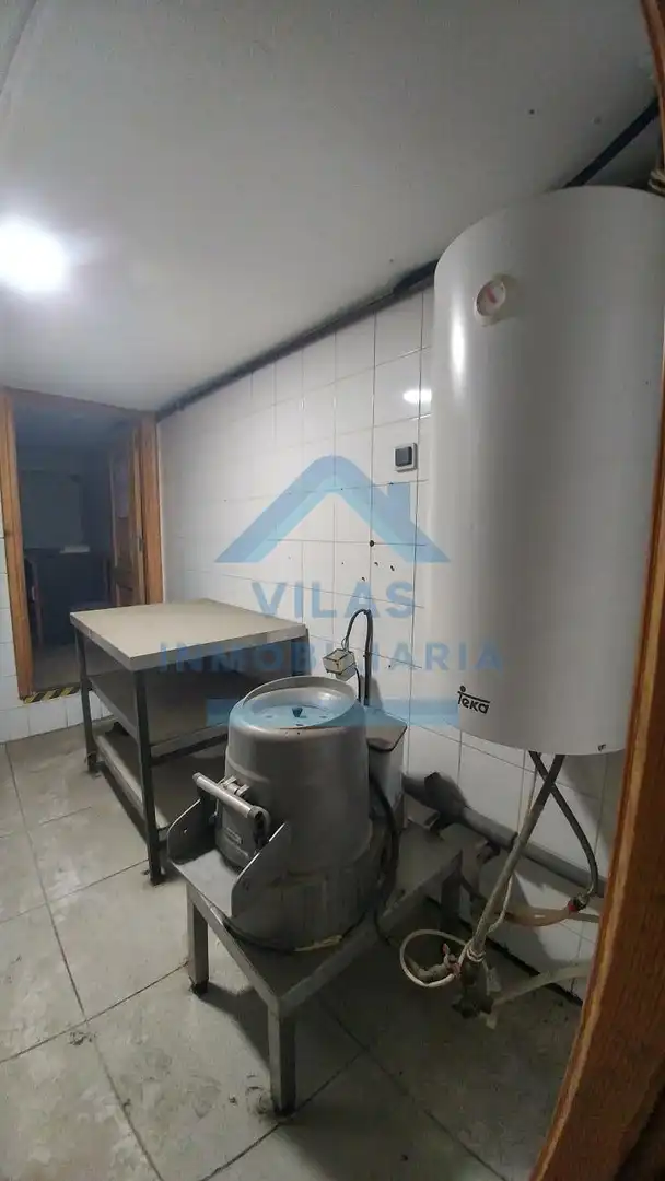 Cuina de Local de lloguer en Ames amb Terrassa