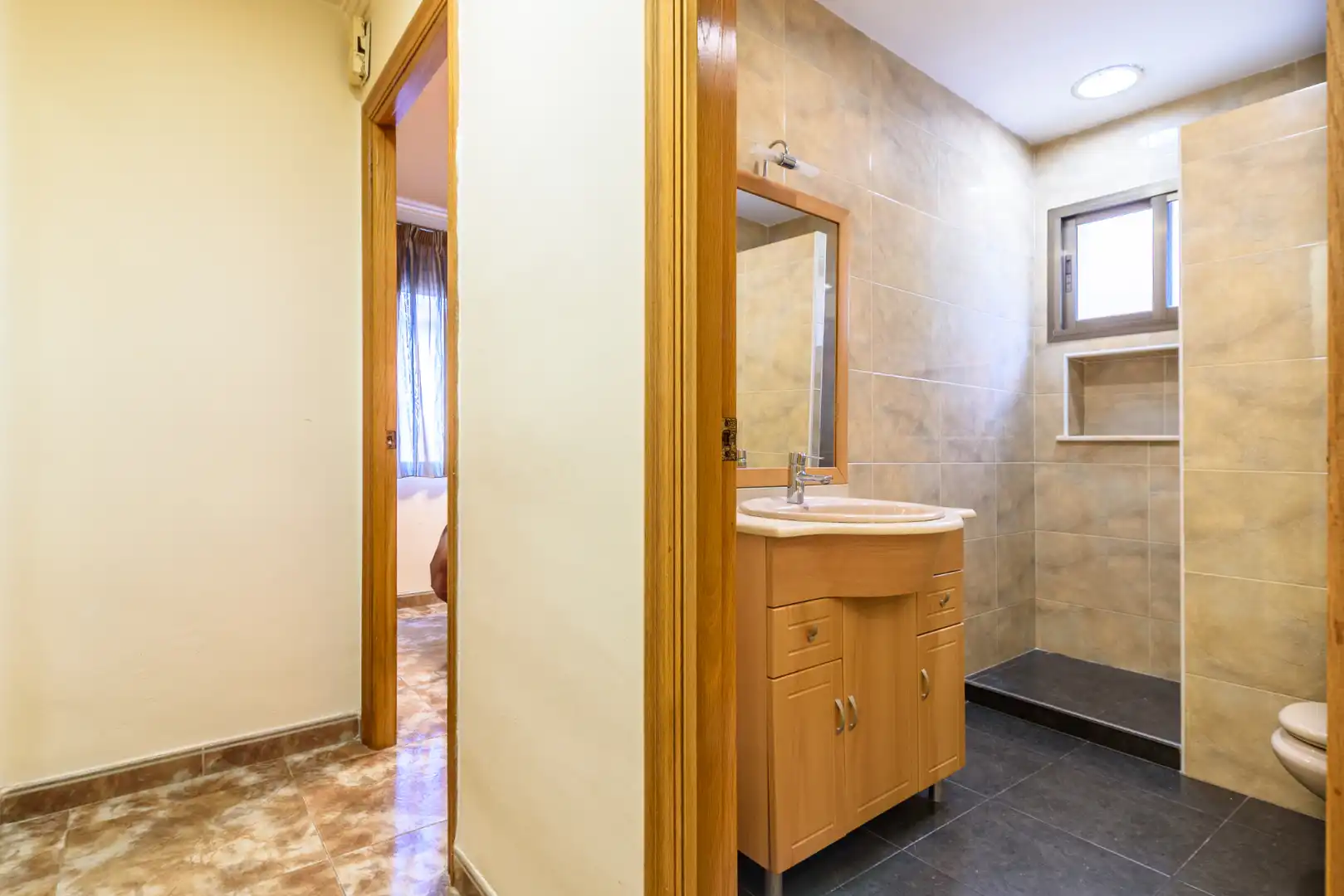 Badezimmer von Wohnung zum Verkauf in Tarragona mit Klimaanlage, Möbliert und Ofen
