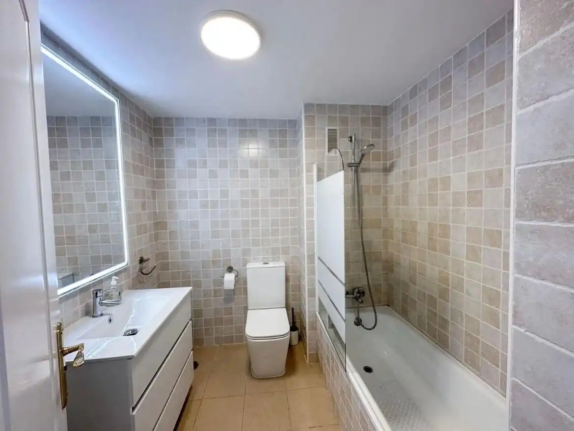 Bany de Apartament de lloguer en Marbella amb Aire condicionat, Calefacció i Terrassa